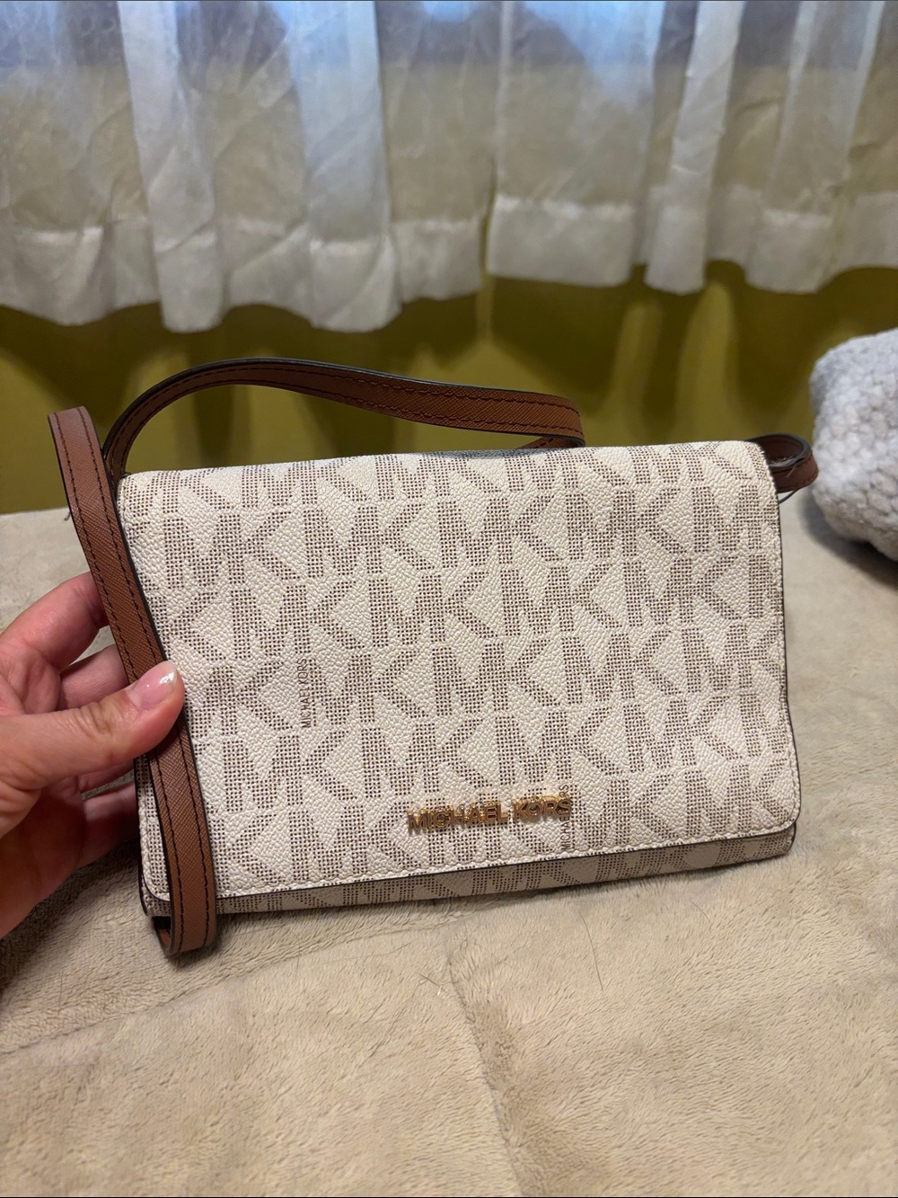 Michael Kors White and Tan Logo Crossbody - Picture 2 of 4